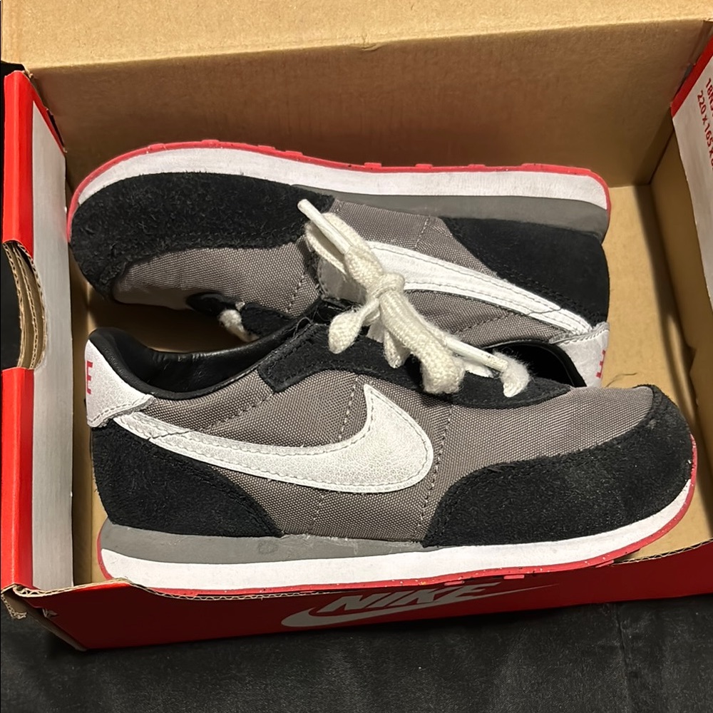 Nike Black and Gray Sneakers Classic Retro Design